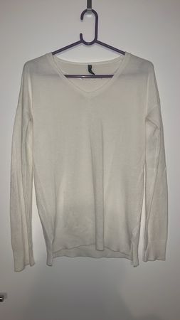 Weicher V-Ausschnitt Pulli Grösse S