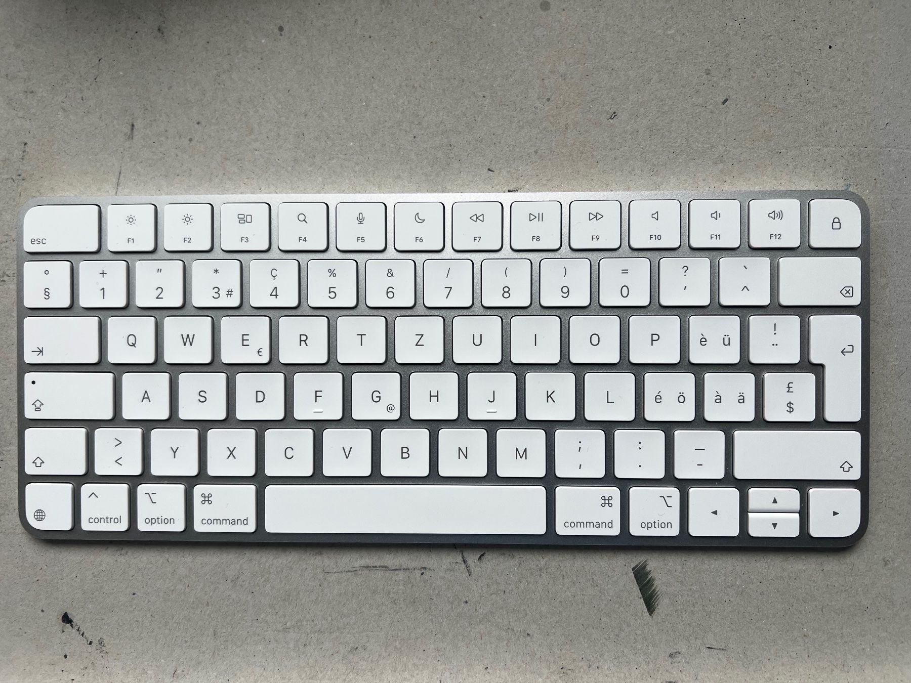 Apple Claviers: NEU: Apple Magic Keyboard - Schweiz, Kabellos – Neuf avec emballage d'origine à Zürich par luc70 1