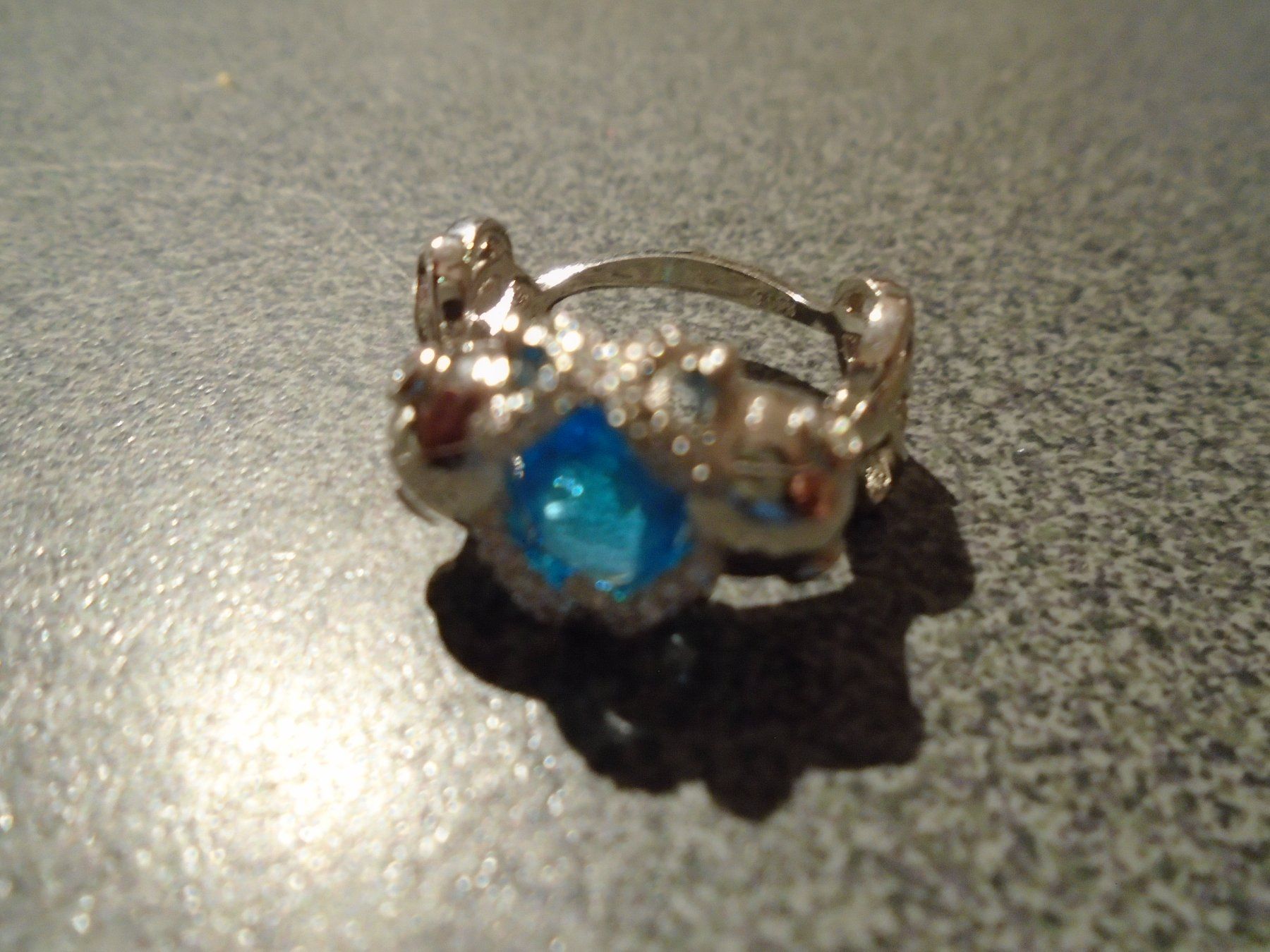 Ringe: Ring Size 7, silberfarbig, Dreieck, hellblauer Stein – Neu und originalverpackt aus Zürich von abraxas1291 1