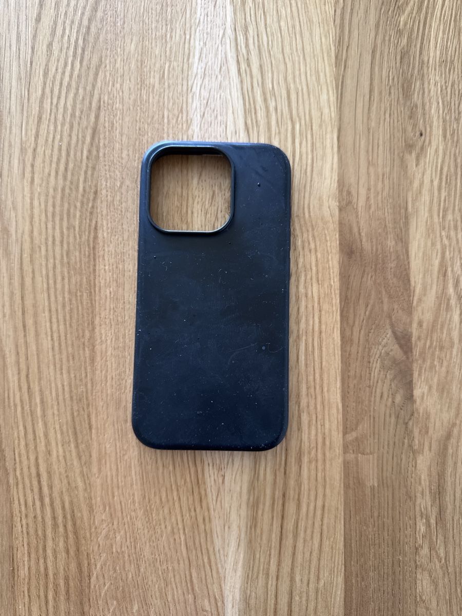 Apple Cover & Protezioni schermo: Coque en silicone noire iPhone 15Pro – Usato da Treyvaux venduto da MLRL