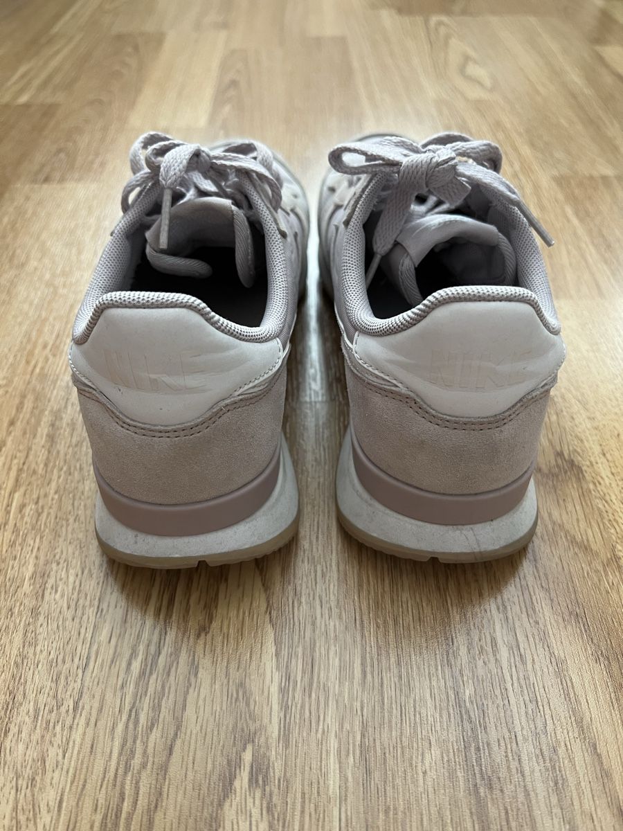 Nike Scarpe da donna: Nike Sneaker Damen 40 violett/weiss – Usato da Embrach venduto da selviv 3
