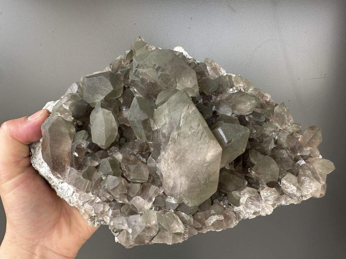 Minerali & Pietre curative: Stufe mit 2 Gwindeln & Rosafluorit Furka – Usato da Oberuzwil venduto da Crystall0 2