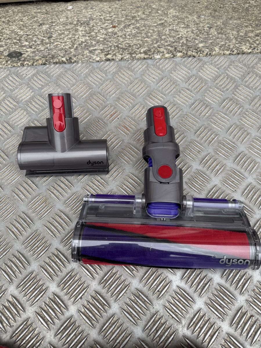 Dyson Autres articles pour la maison: Lot d’accessoires Dyson – D'occasion à Denges par tin_2fxr 4