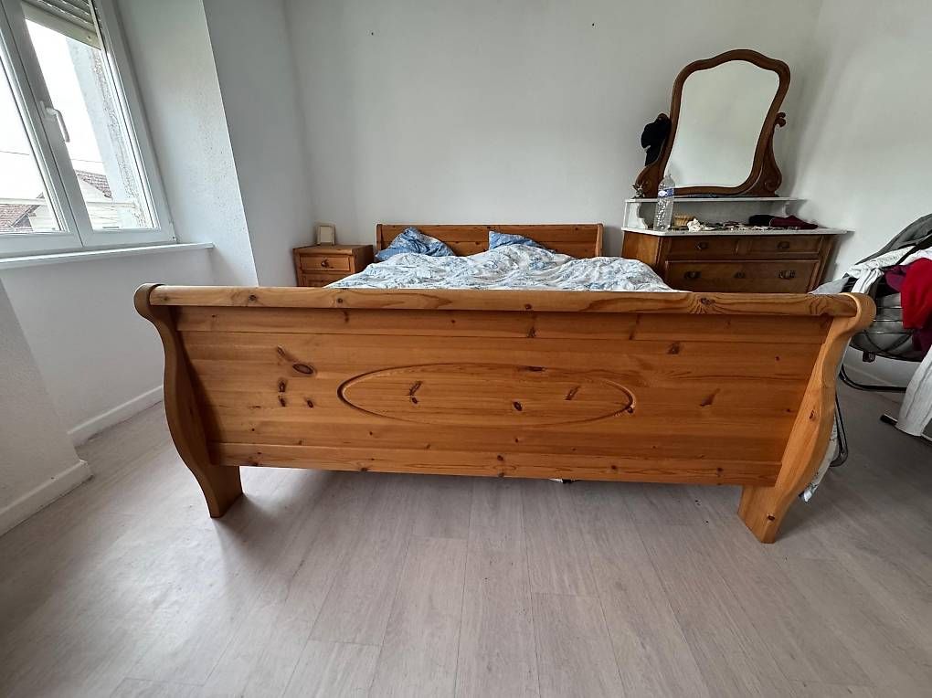 Letti: Lit complet + matelas + sommier + 2 tables de chevet – Usato da Porrentruy venduto da mathis.broquet 1