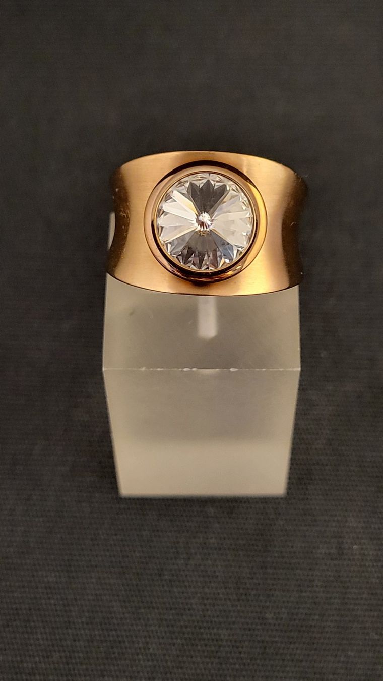 Anelli: Edelstahl-Ring mit Swarovski-Stein MANUELA CARL – Usato da Basel venduto da spinne02 1