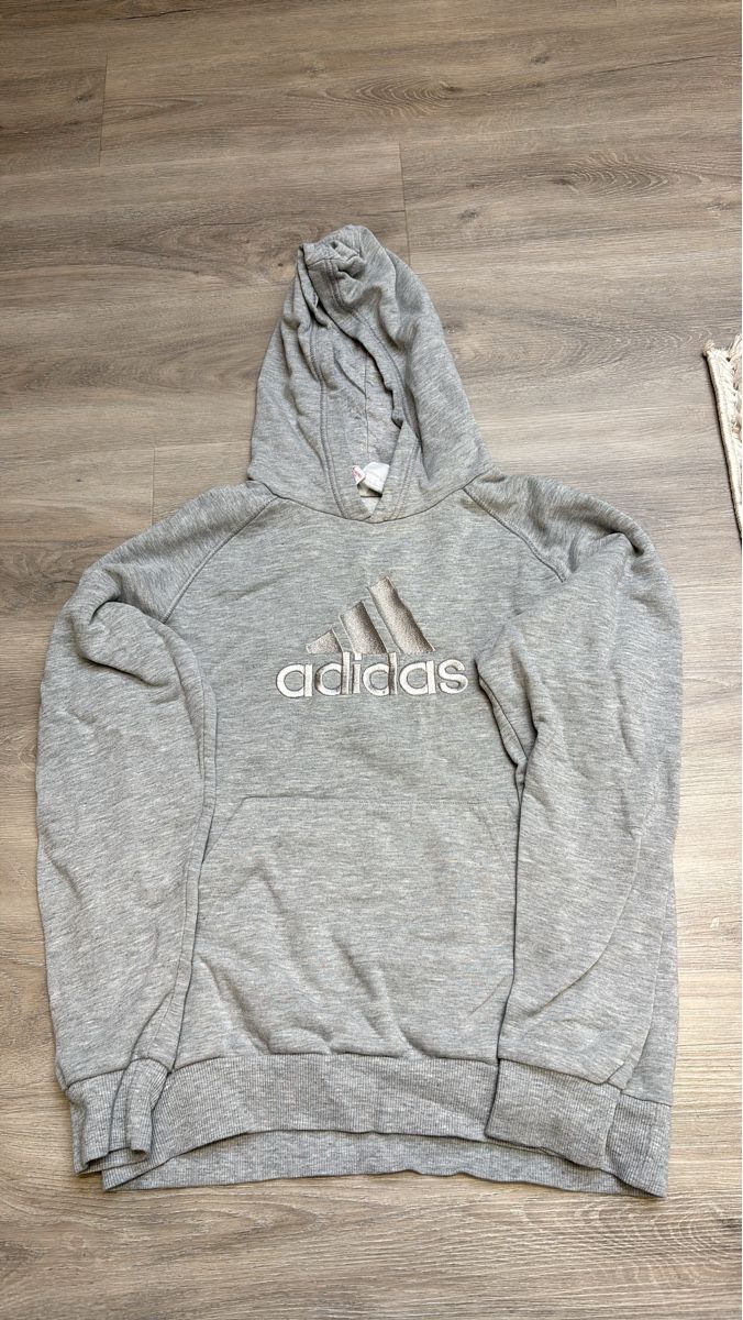 Adidas Maglioni & Felpe: Sweat à capuche Adidas gris – Usato da Courfaivre venduto da ame_d67y
