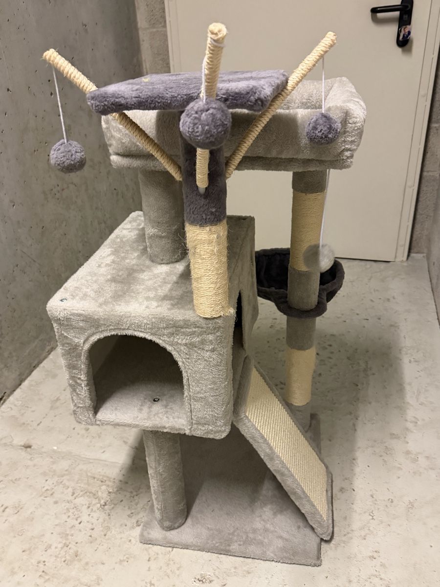 Katzenbaum - Kratzbaum: Arbre à chat  – Gebraucht aus Yverdon-les-bains von mar_s7pz 1