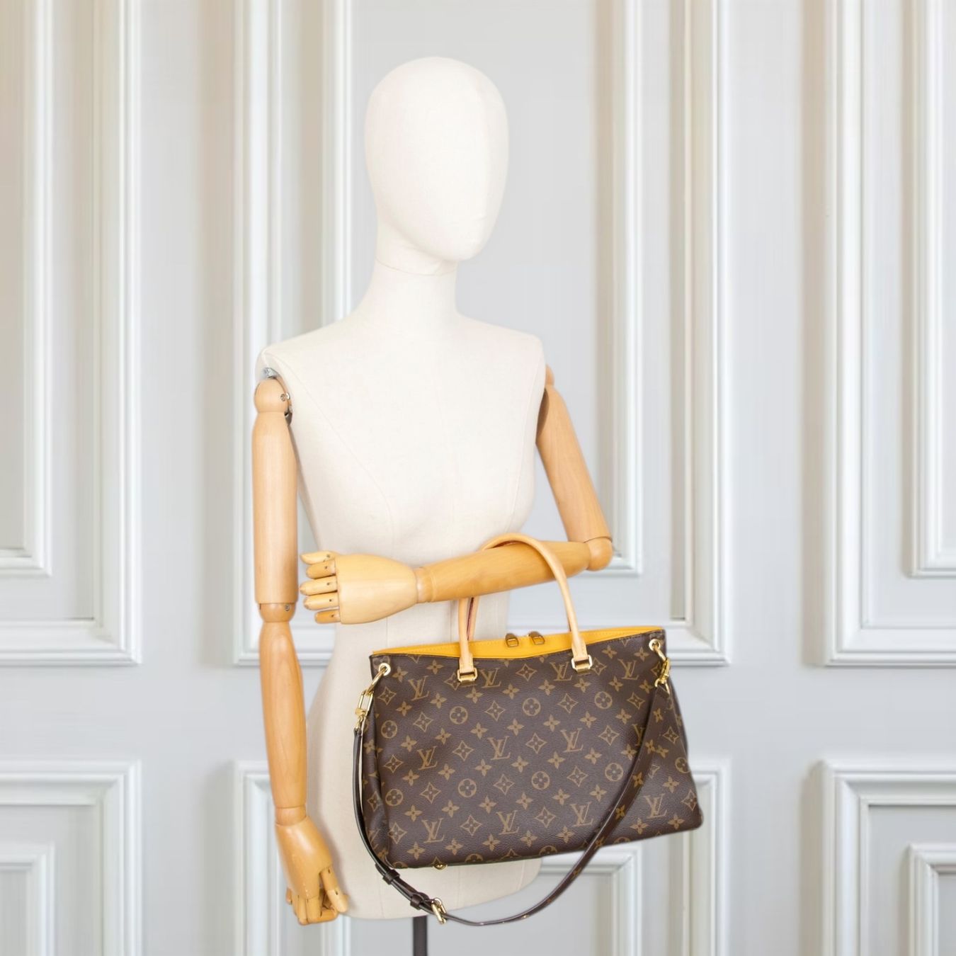 Louis Vuitton Taschen für Damen: Louis Vuitton Pallas MM Monogram safran – Gebraucht aus Binningen von Designerlabels 2