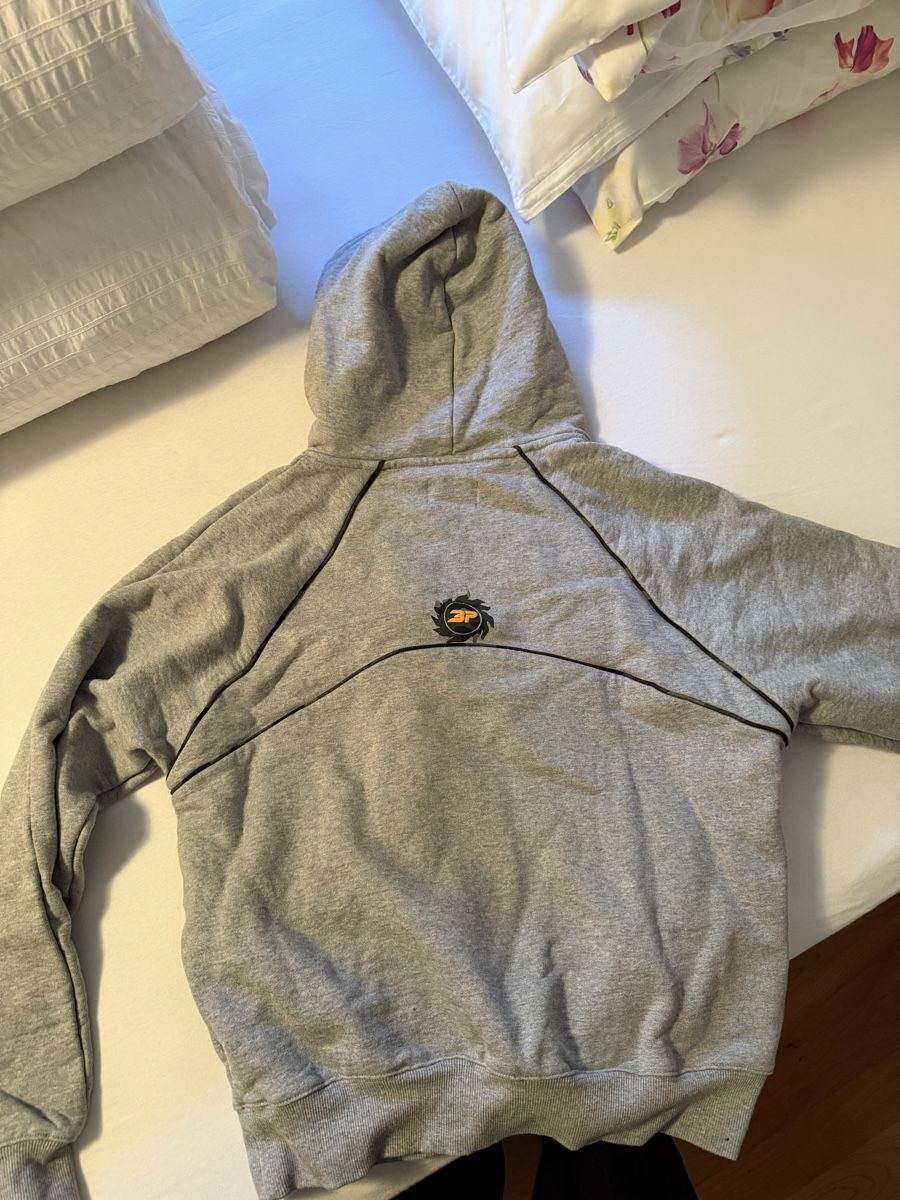 Maglioni & Felpe: Broken Planet Hoodie Grau Gr. S – Usato da Dietlikon venduto da lizz.yy 2
