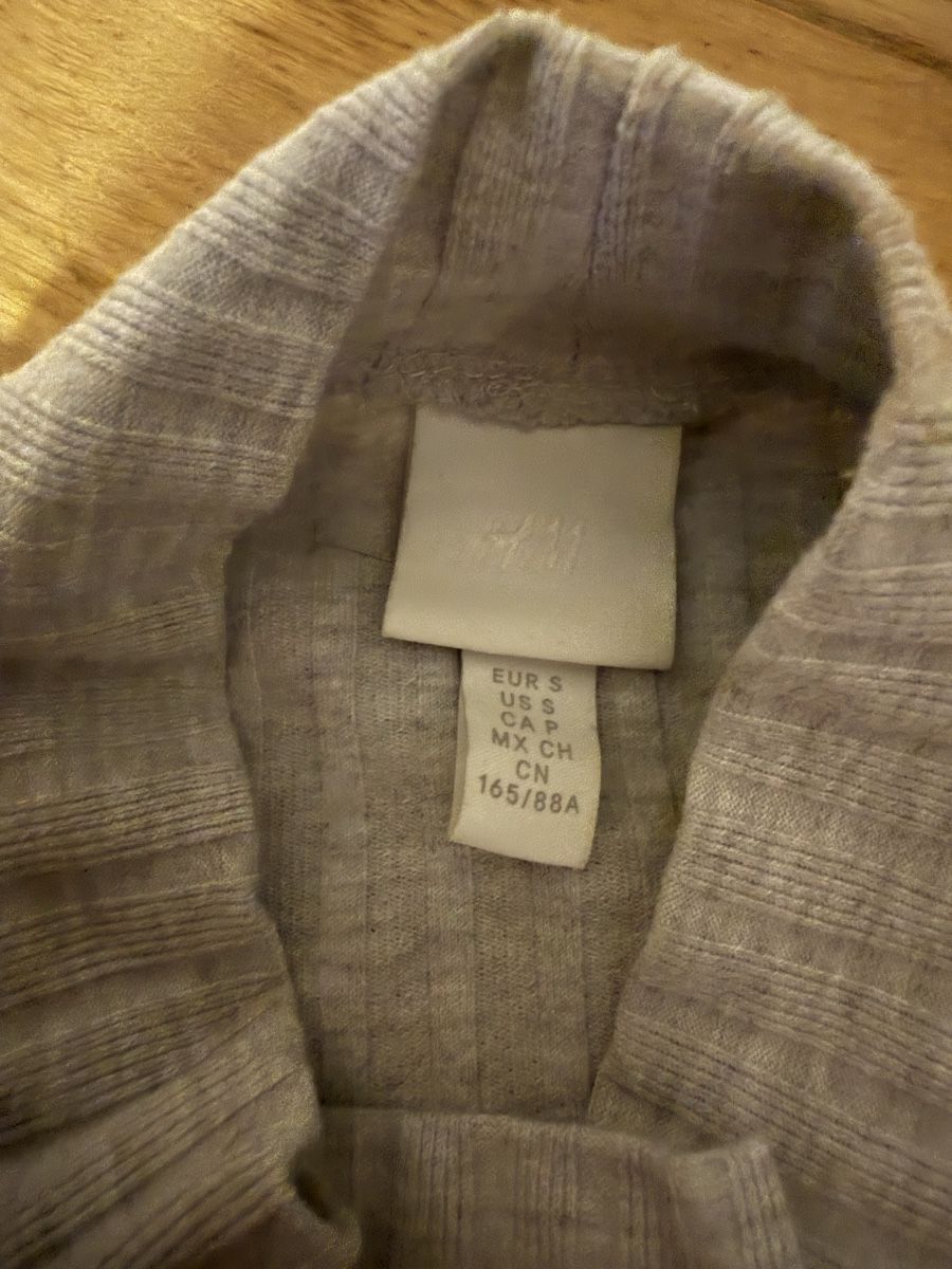 H&M Pullover & Sweatshirts: Pullover H&M grau Kragen Grösse S guter Zustand – Gebraucht aus Biberist von bierikim 1