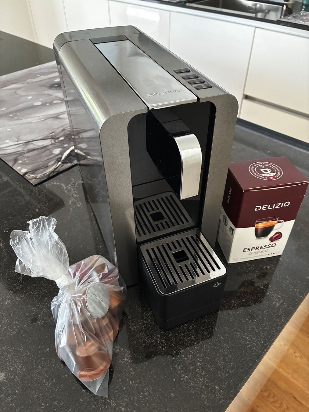 Delizio Kaffeemaschinen & Espressomaschinen: Delizio Kapsel-Kaffeemaschine – Gebraucht aus Heerbrugg von blubber02