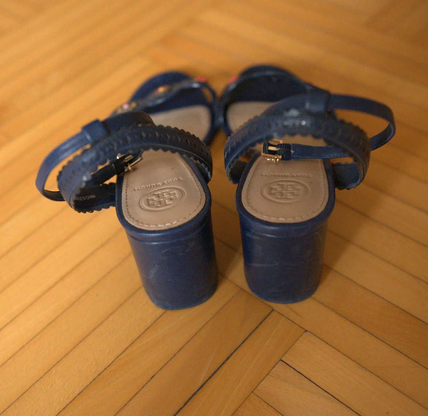 Tory Burch Scarpe da donna: Tory Burch Sommersandalen, Gr. 38, Dunkelblau, Leder – Usato da Romanshorn venduto da SwissEnn 7