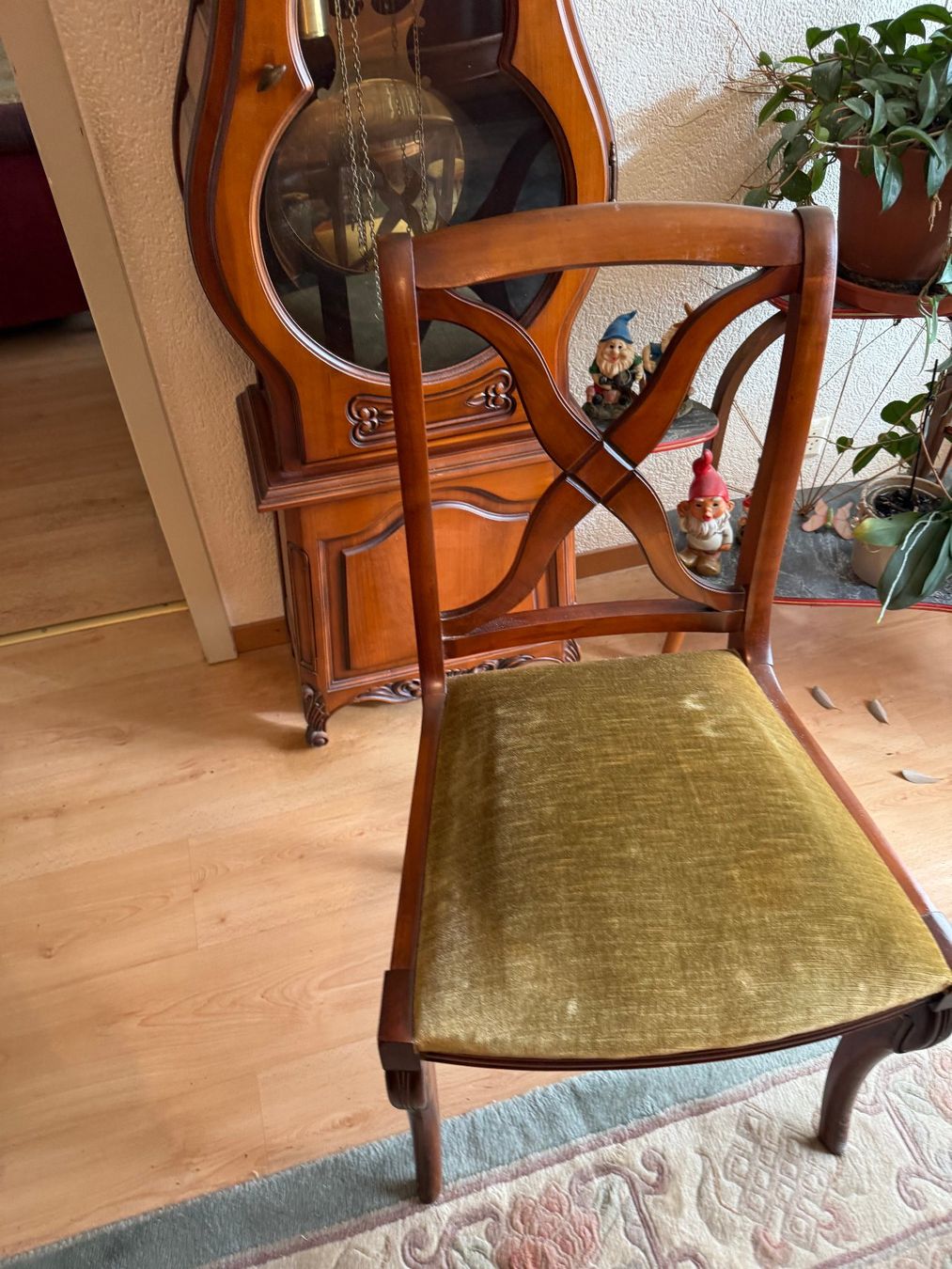 Set di tavolo e panche: Table ovale en bois massif et avec 4 chaises – Usato da Yverdon-les-Bains venduto da Lion56 2