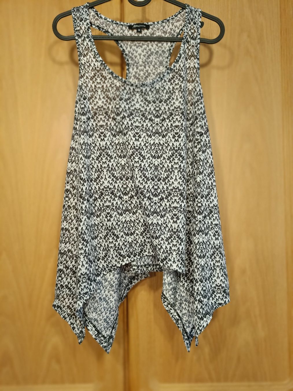 Top: Asymmetrisches Boho Top schwarz/weiss | Gr. M – Usato da Zürich venduto da Atelier.Second