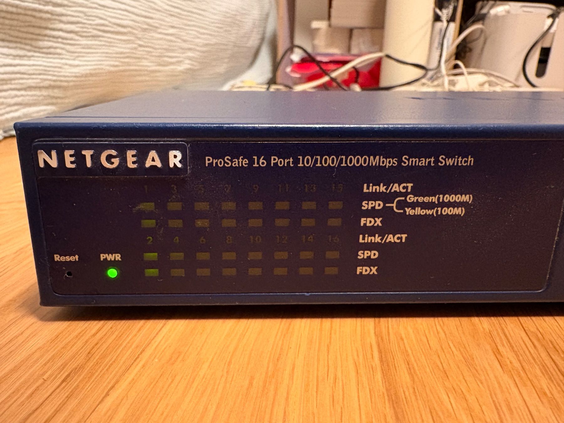 Netgear Hub & Switch: Netgear GS716T, Smart Switch, 16 Port – Usato da Basel venduto da marcepan 1