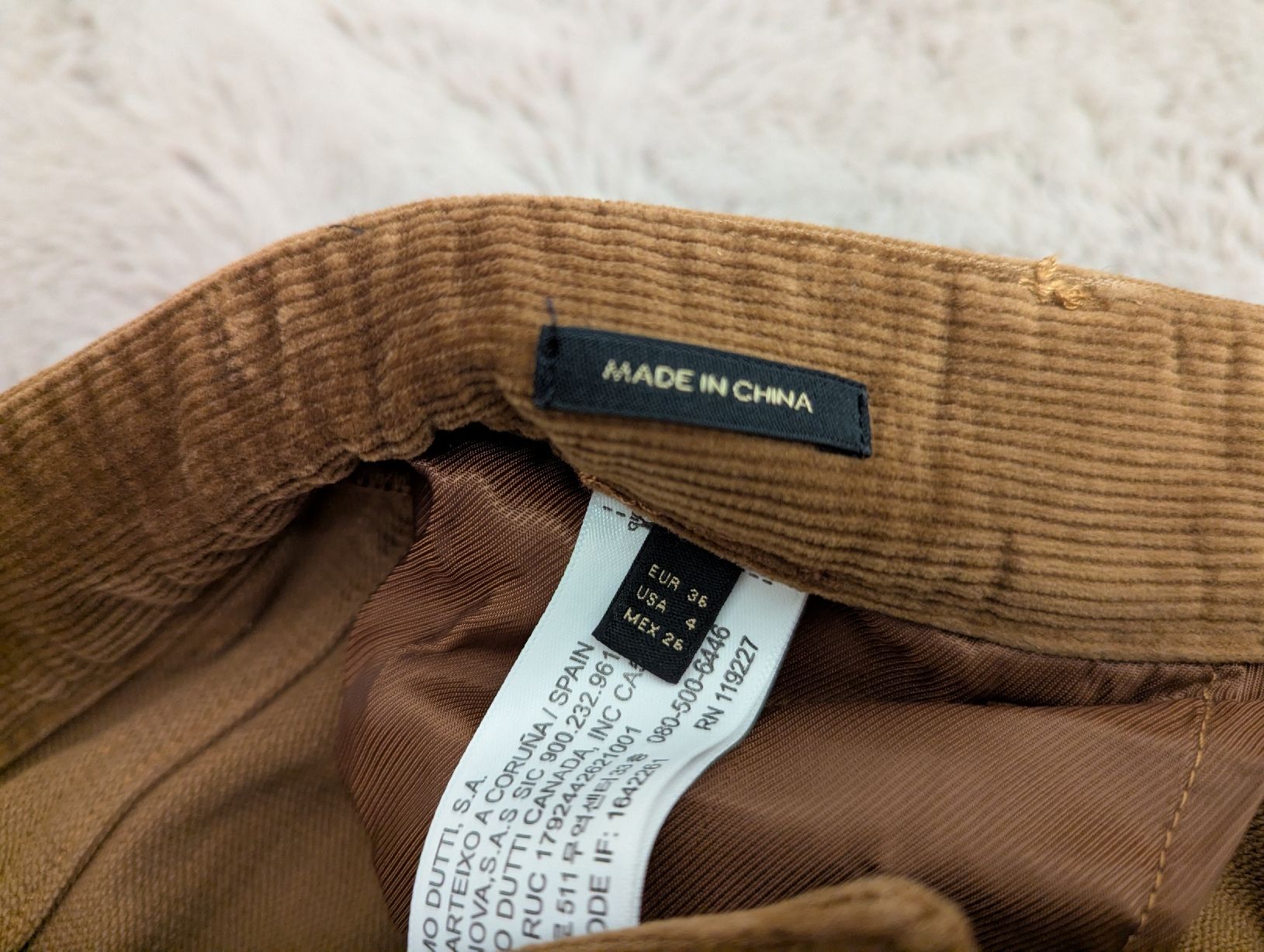 Massimo Dutti Pantaloni: pantalon velours Massimo Dutti 36 – Nuovo (secondo la descrizione) da Montreux venduto da dem_gyt9 3