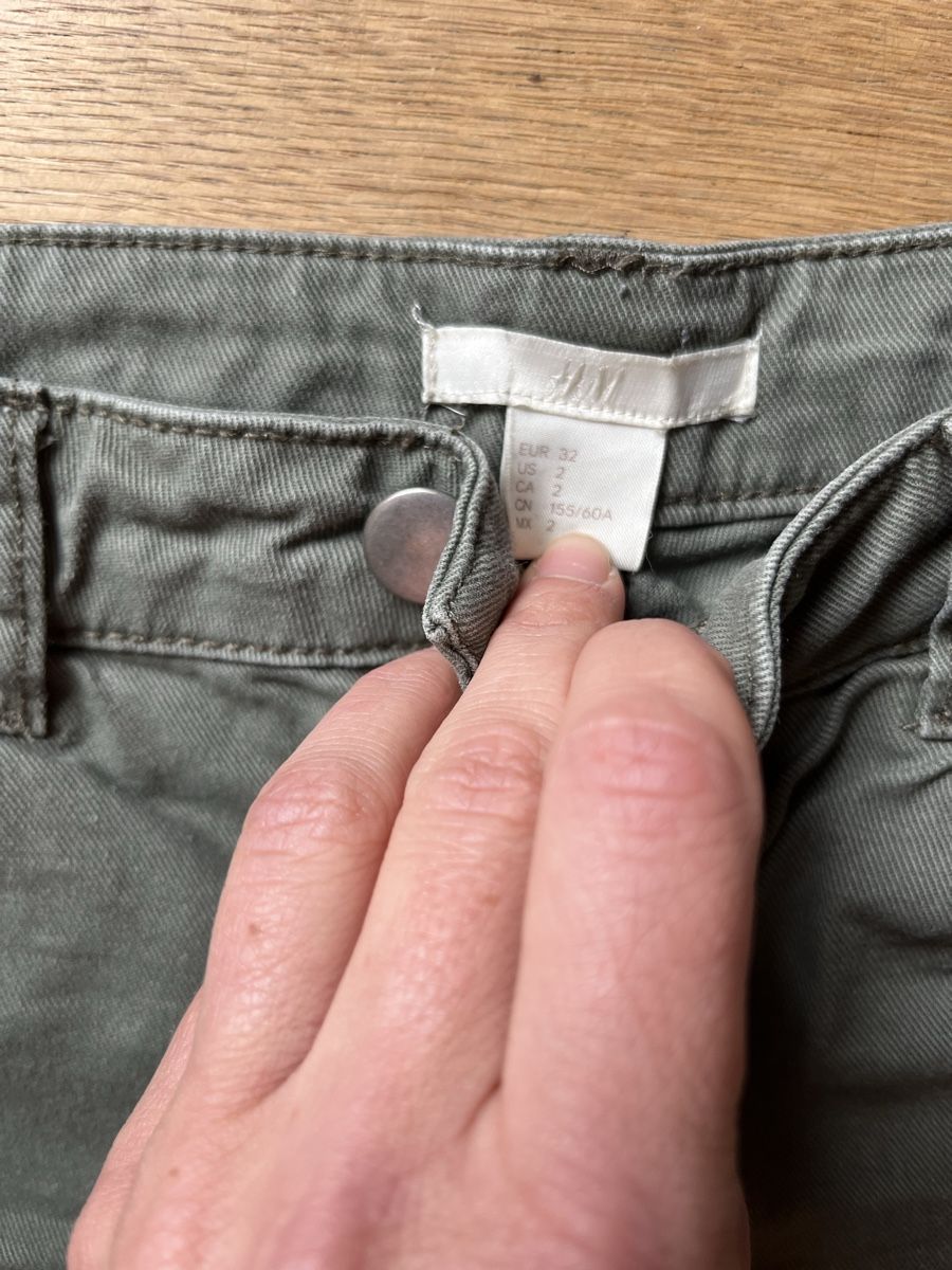 H&M Jeans: Shorts Jeans Damen khaki 32 – Usato da Basel venduto da blumenkimd 1