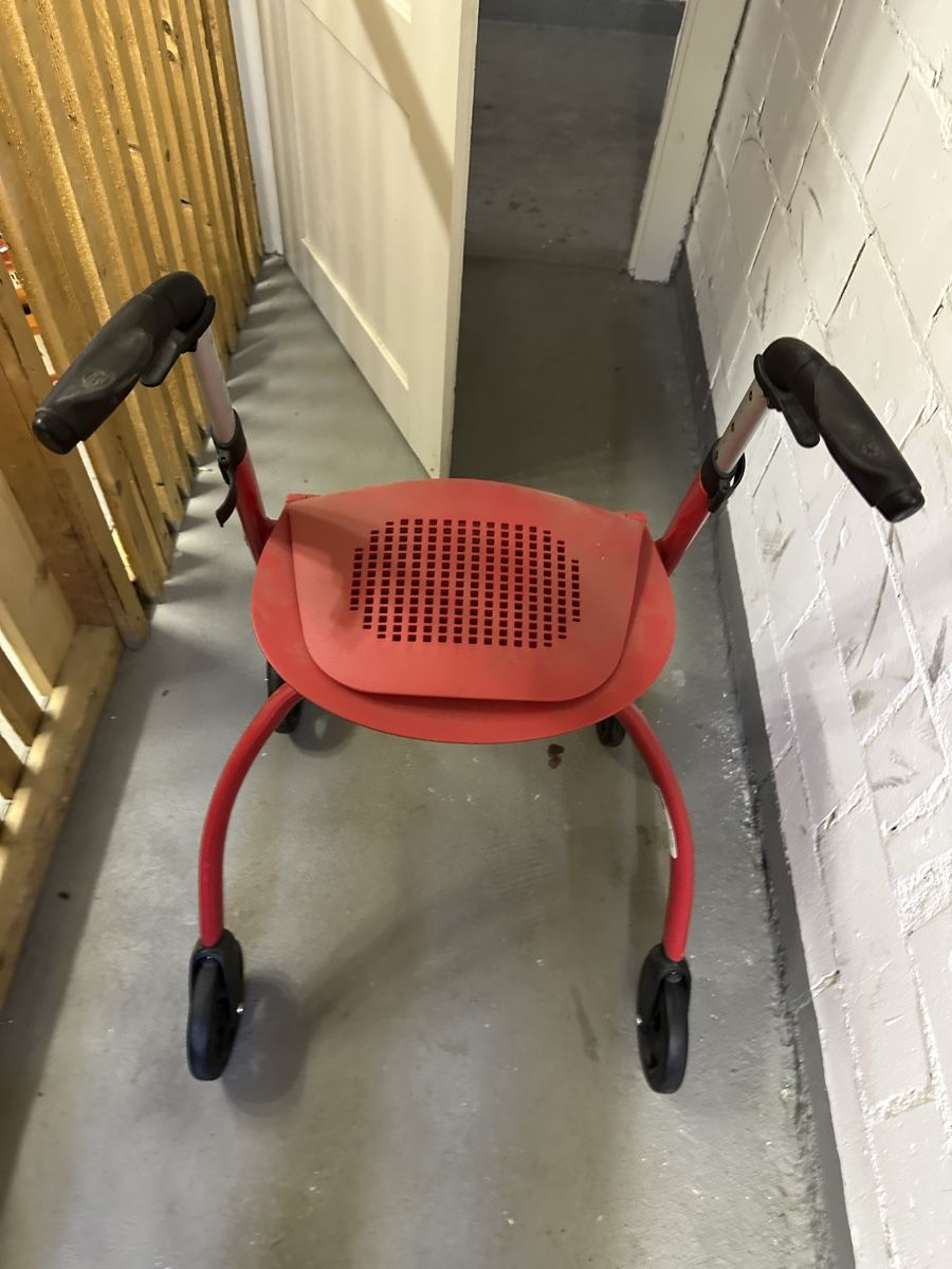 Ausili per la deambulazione: Rollator bequem  – Usato da Bützberg venduto da Chisco 1