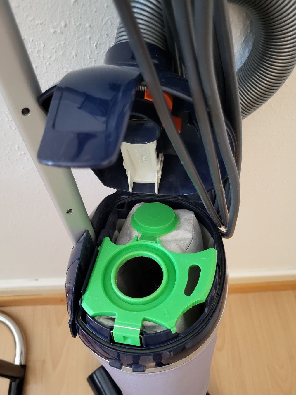 Lux Aspirateurs & Accessoires: Lux Handyclean ET Vacuum Cleaner Used – D'occasion à Zürich par tzhbuanb 1