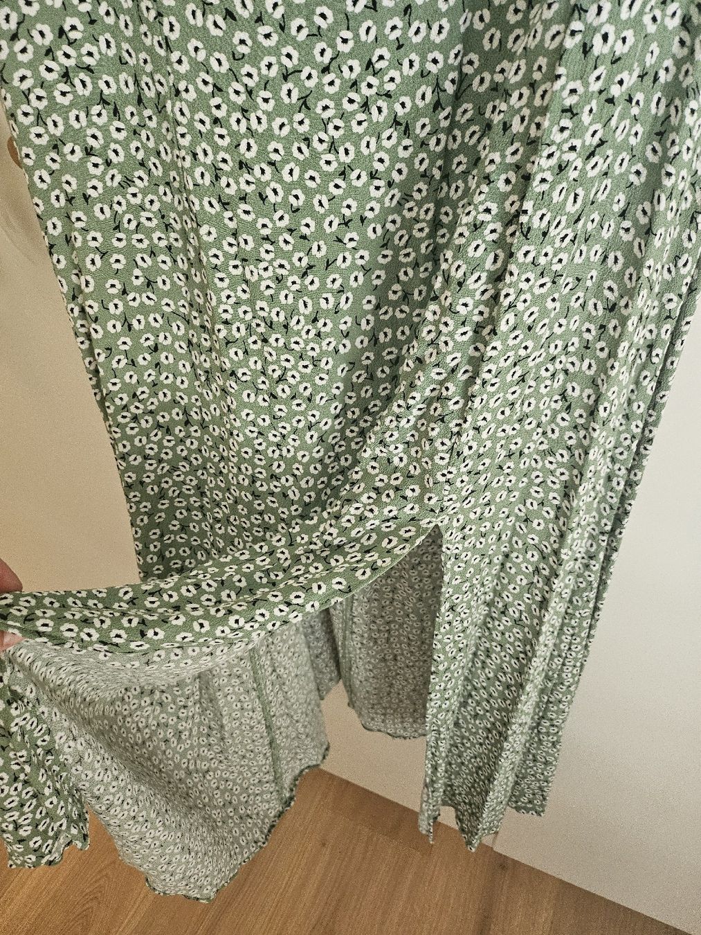 H&M Kleider: grünes Blumenkleid gr.44 H&M – Gebraucht aus Allschwil von na.wi.90 5