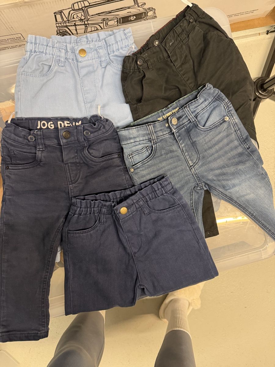 Lotti & Set di vestiti: Kinderkleidung und Schuhen  – Usato da Au ZH venduto da Ssamkova 1