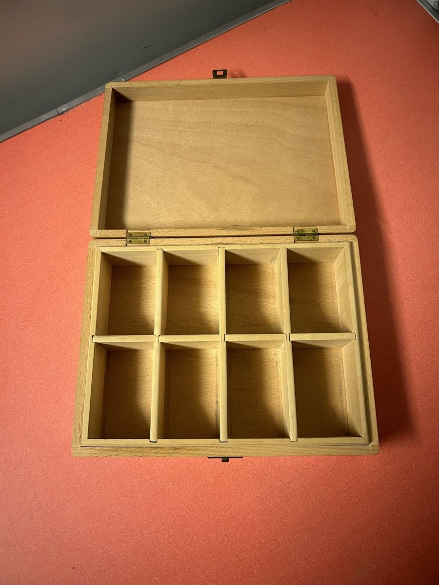 Casse di trasporto: Holzbox mit 8 Fächern, Kiste, Sammelbox mit Deckel – Usato da Lanzenhäusern venduto da vic63 1