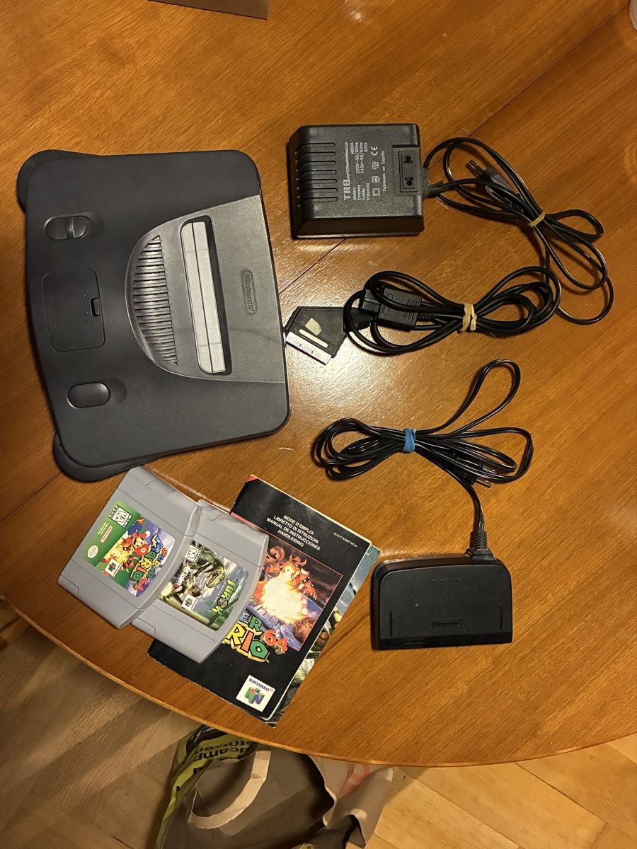 Nintendo Konsolen: Nintendo 64 Konsole mit 2 Spielen  – Gebraucht aus Bern von two_8vqk