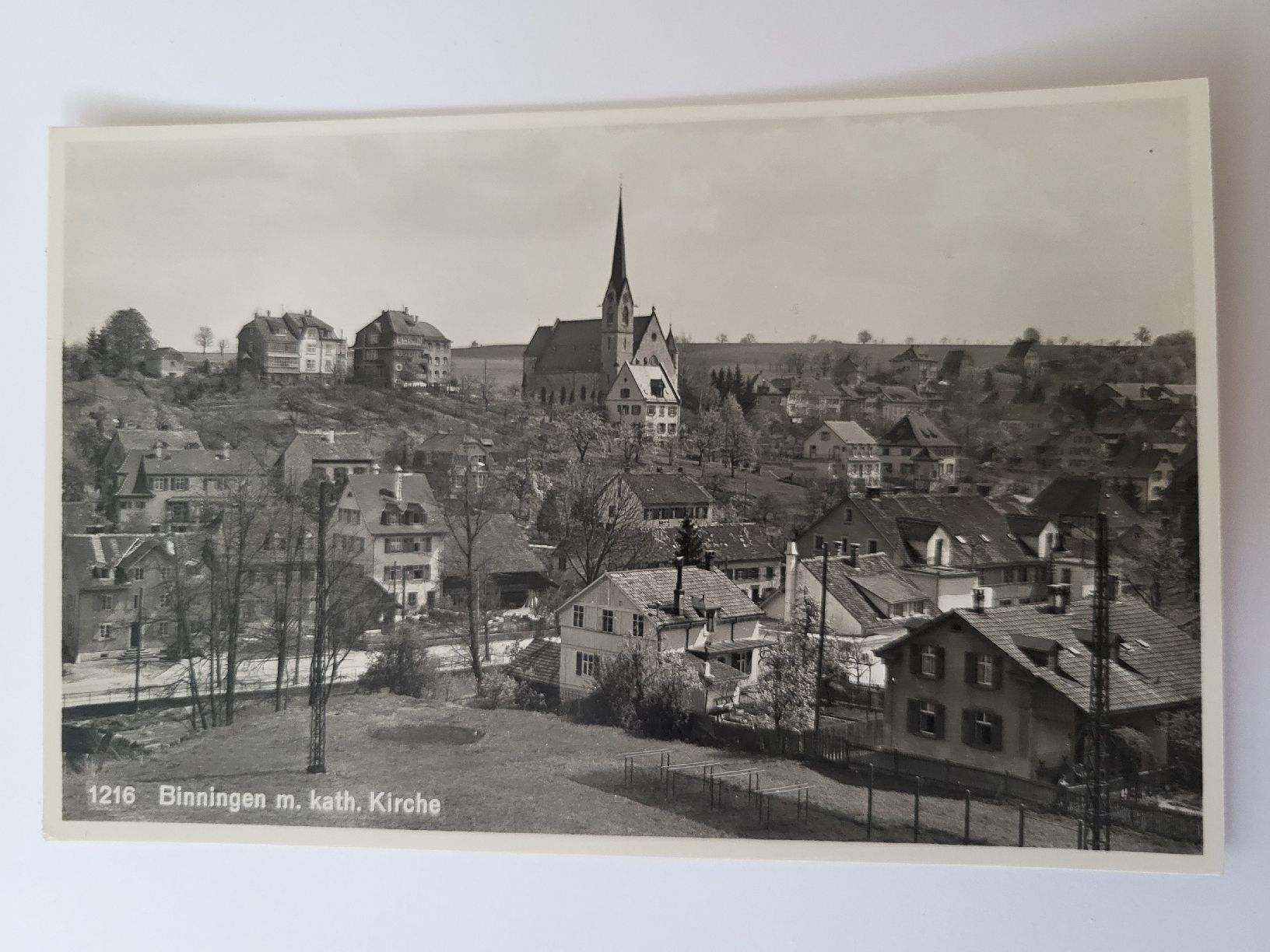 Cartoline postali: Alte Ansichtskarte Binningen m. kath. Kirche 1939 R4 – Usato da nunningen venduto da mic_88k2