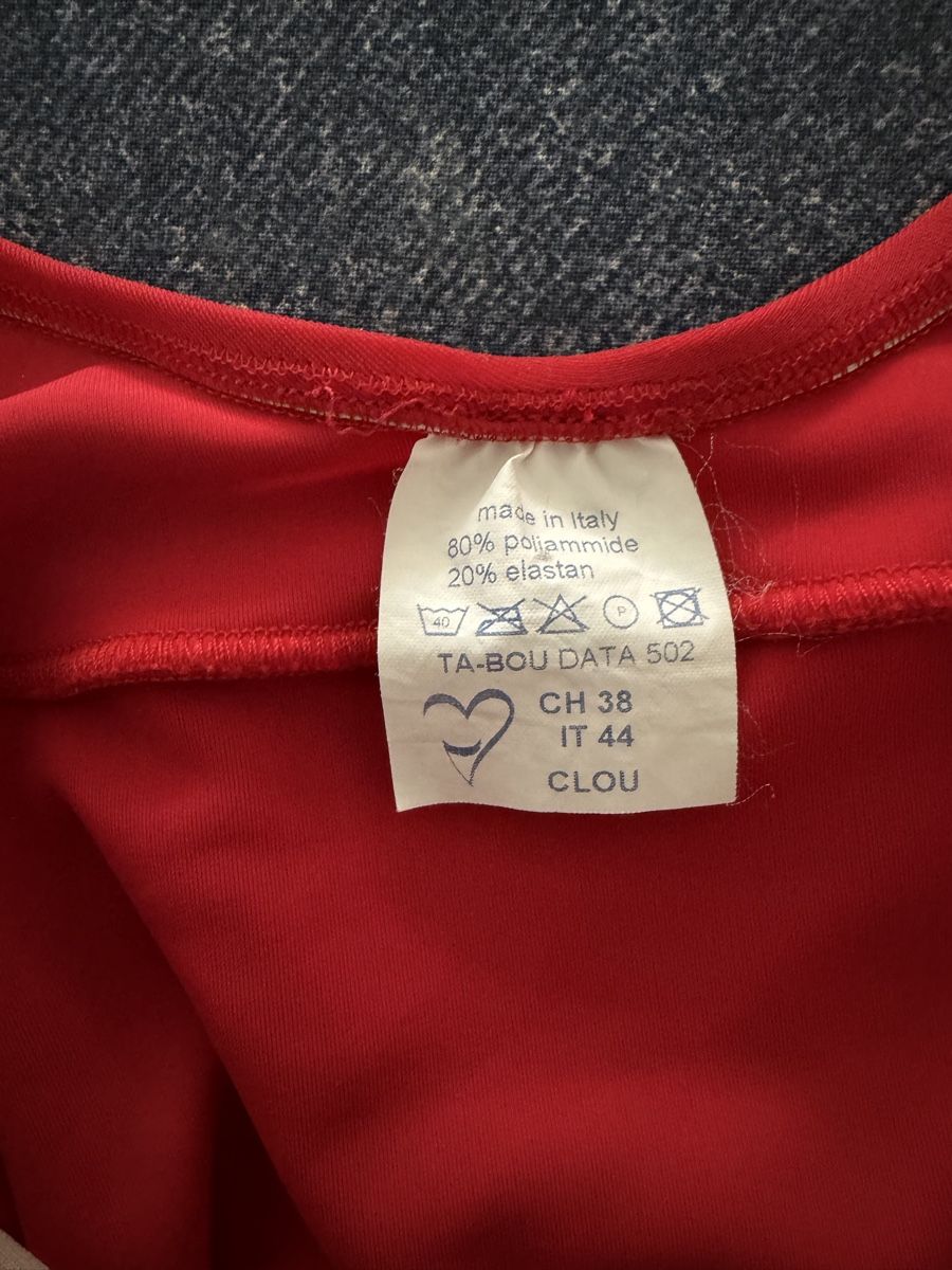 Costumi da bagno & Bikini: TABOU Badeanzug ROT mit Raffung, Gr. CH 38 – Usato da Pfungen venduto da hansi09io 4