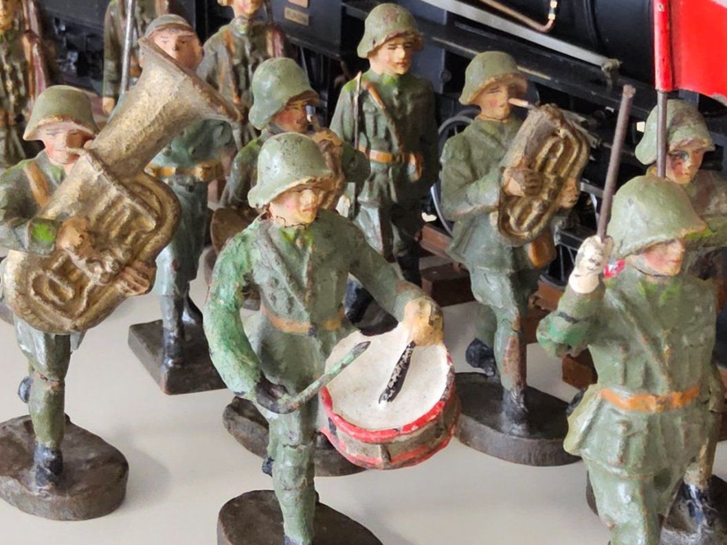 Statuette: schweizer Armee vor 1939 ___ 13 x Figuren Elastolin & Lineol – Usato da Uerikon venduto da Airport68 8
