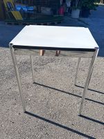 USM Haller Tisch Metall weiss Kanten gebraucht / 75 x 75