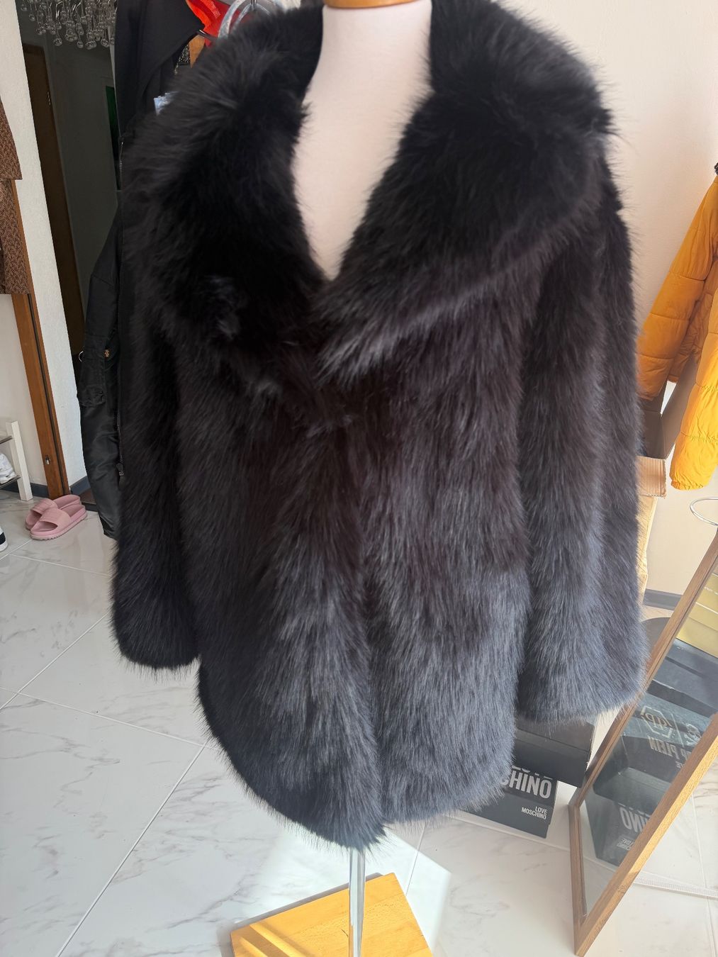 Mäntel: SCHWARZER PELZMANTEL STRADIVARIUS GR. S Neu – Neu (gemäss Beschreibung) aus Arch von ellaisa84 1