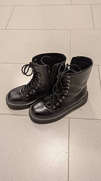 Scarpe da donna: Schwarze Stiefletten, 38 – Usato da Breitenbach venduto da ani_tc2l