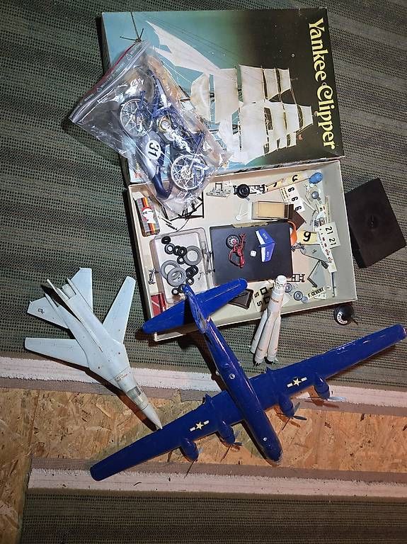 Kit di modellismo & Modellini statici: Modell Flugzeuge+Autos – Usato da Biel/Bienne venduto da Rouf7