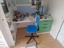 Schreibtisch Kinder blau mit Schubladen und Regal weiss