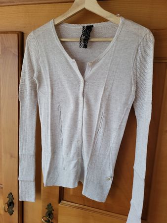 * NEUES * GUESS-Strickjäggli/ Gr.34
