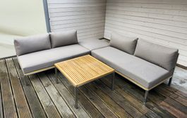 Gartenlounge mit Beistelltisch