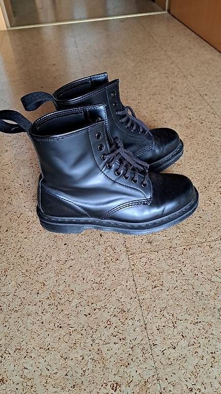 Chaussures hommes: Dr. Martens,schwarz, 40 – D'occasion à Wolfwil par Mim015