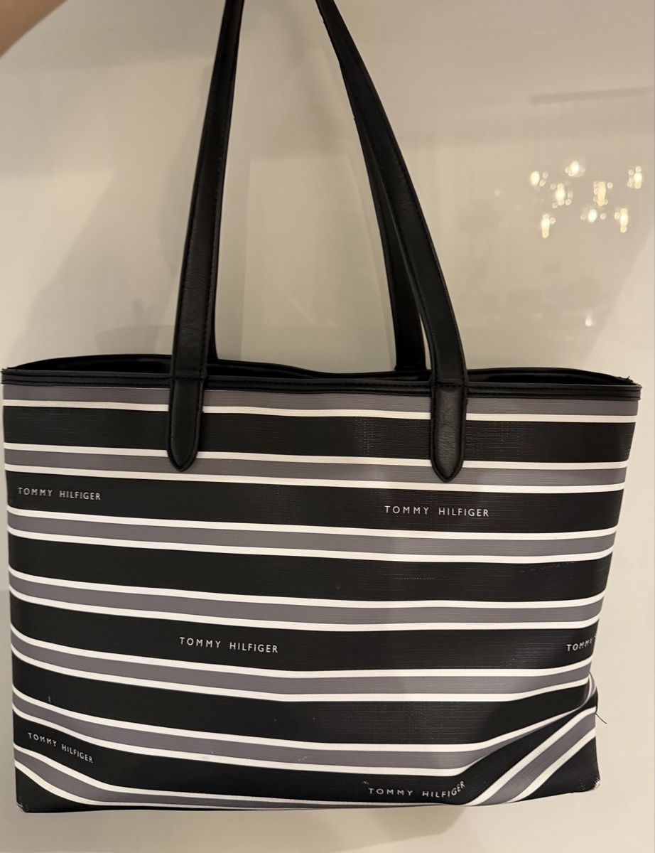 Tommy Hilfiger Sacs femmes: Tommy Hilfiger Tasche – D'occasion à Reinach BL par Fafefi 1