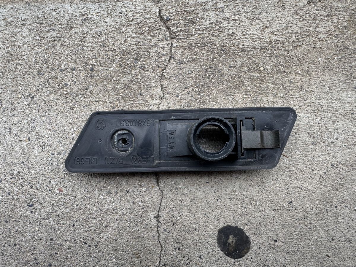 BMW Tutti pezzi di ricambio auto: BMW E36 Seitenblinker links weiss – Usato da Sins venduto da whitehary 1
