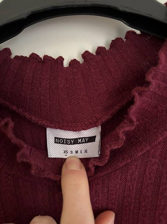 Maglioni & Felpe: Weinroter Pullover – Usato da Basel venduto da rebecca_b 1