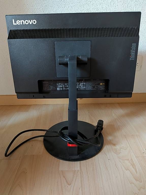 Monitor: Lenovo 20" monitor (50cm) – Usato da Zürich venduto da witch_finder 1