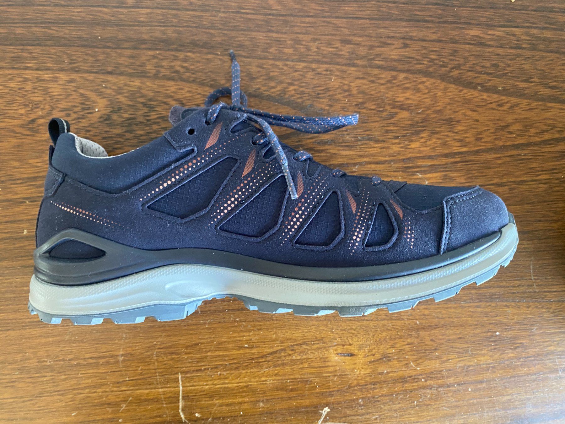 Lowa Scarpe da donna: Lowa Damen Wanderschuh (41) – Usato da Gümligen venduto da Vicky2 1
