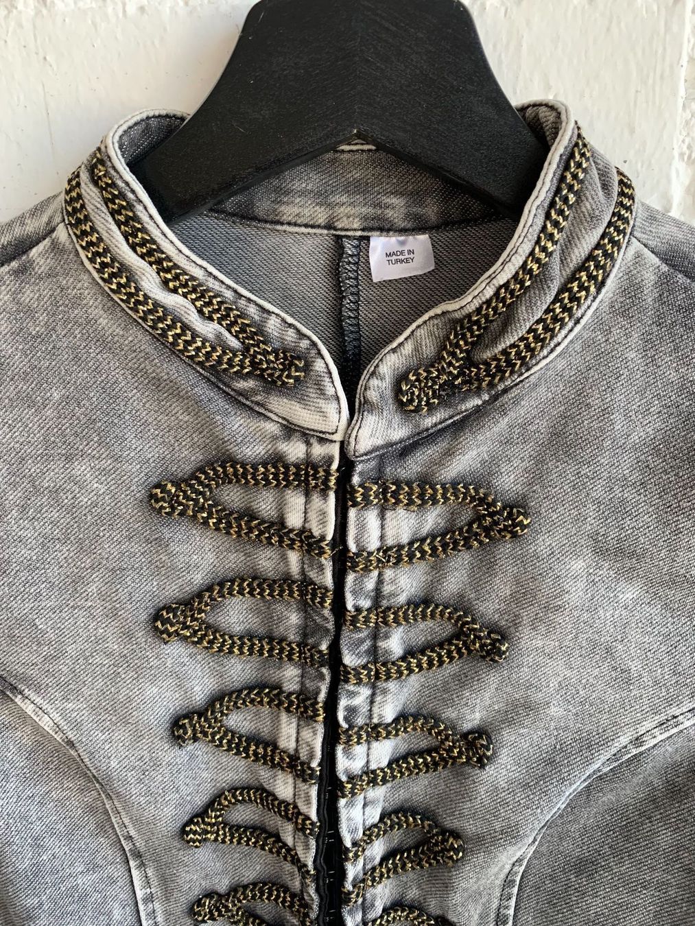 H&M Bolero: Bolerojäckchen mit Goldbordüre – Usato da Bern venduto da Fraeuleinhonig 2