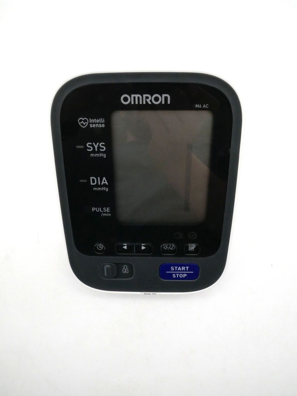 Omron Attrezzature mediche: OMRON M6 AC Blutdruckmessgerät – Usato da Winterthur venduto da Restwert_Winterthur 1
