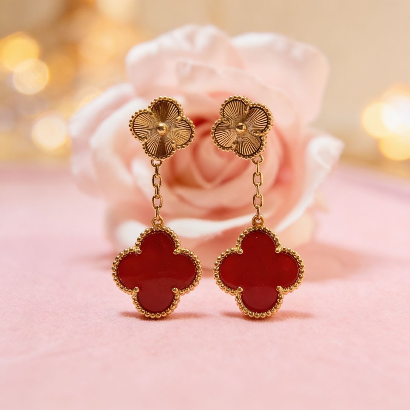 Orecchini pendenti & Orecchini a lobo: Superbes boucles d'oreilles trèfle rouge – Nuovo e nell'imballaggio originale da St-Maurice venduto da Sandrinette123 2
