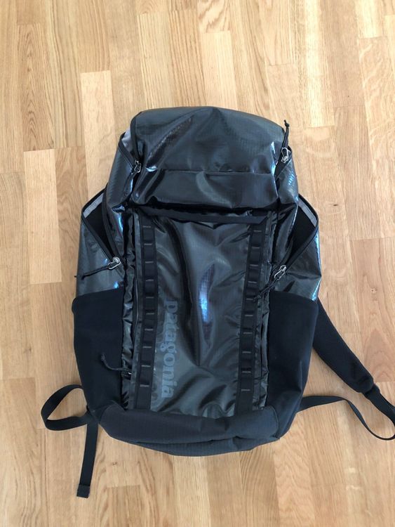 Patagonia black clearance hole 32l rucksack