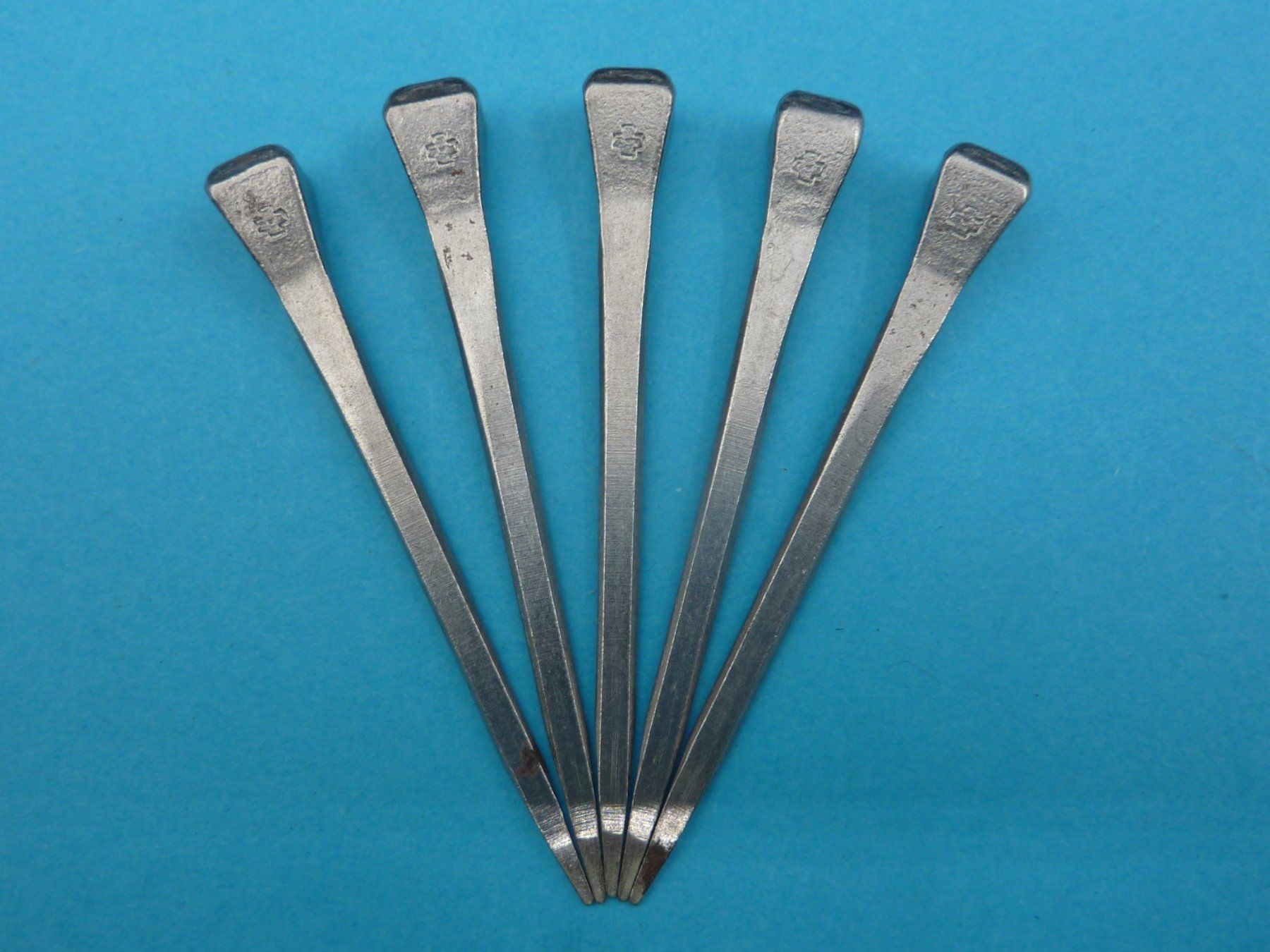 Swiss Alle Werkzeuge: 5x Hufnägel Nr.9 Swiss Made – Neu (gemäss Beschreibung) aus Lömmenschwil von ritalin01