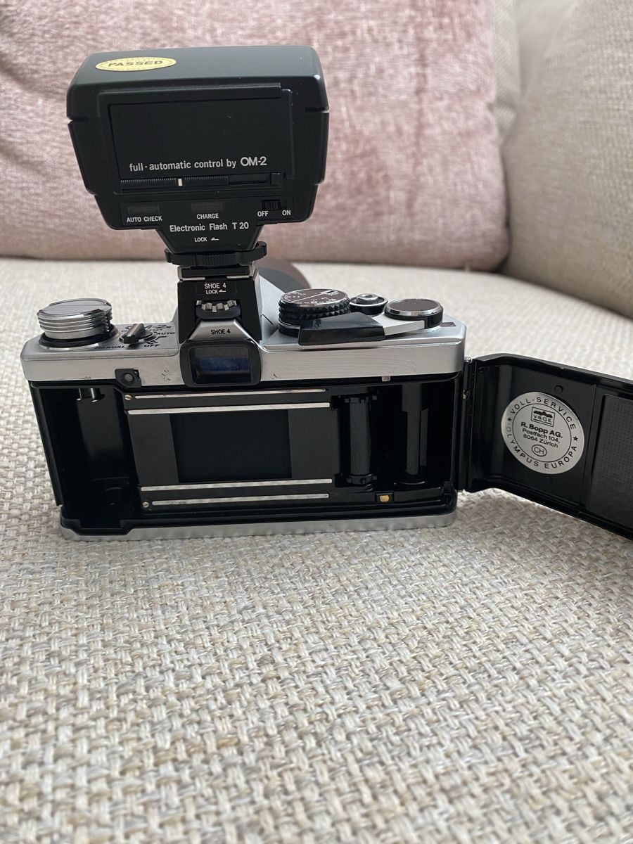 Olympus Fotocamera: Set Olympus OM-2n Argentique + Objectif 75-150mm + Flash T20 – Usato da Cressier NE venduto da ste_7stj 4