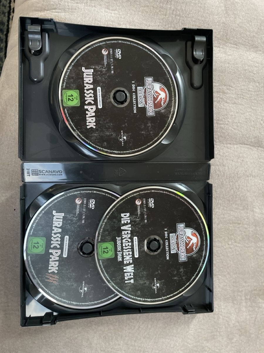 Tutti i DVDs: Jurassic Park, World DVD-Sammlung.  – Usato da Koppigen venduto da BLUE_EYE7 2